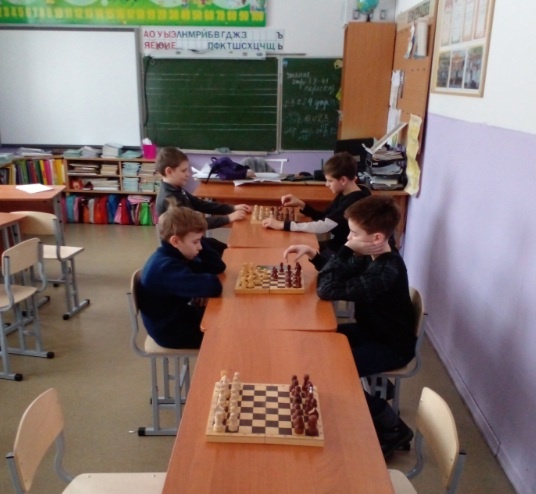 28 января 2023 г в школе пошел школьный турнир по шахматам..