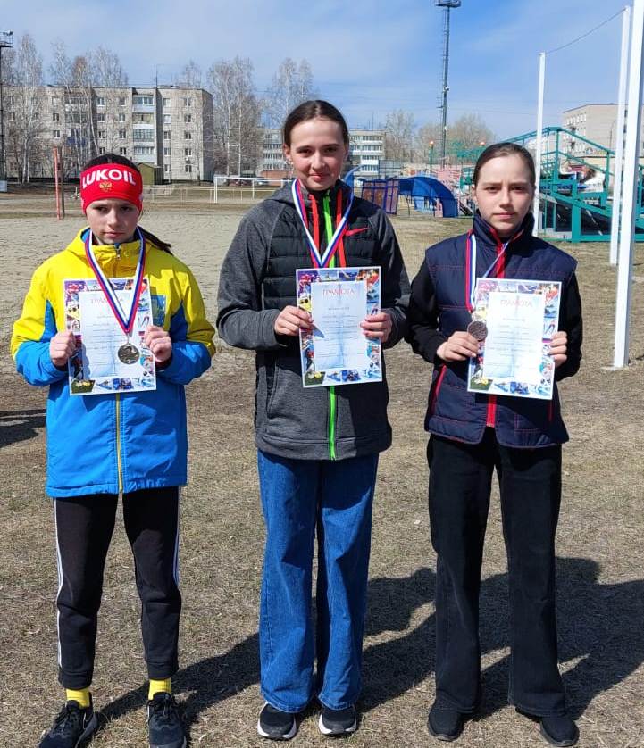 23 апреля проходили легкоатлетические соревнования «День бегуна» среди учащихся г. Новоалтайска на стадионе «Локомотив».