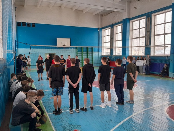 4 февраля в нашей школе прошел турнир по волейболу среди 8-11 классов, посвященный Дню памяти войнов-интернационалистов и Дню Защитника Отечества..